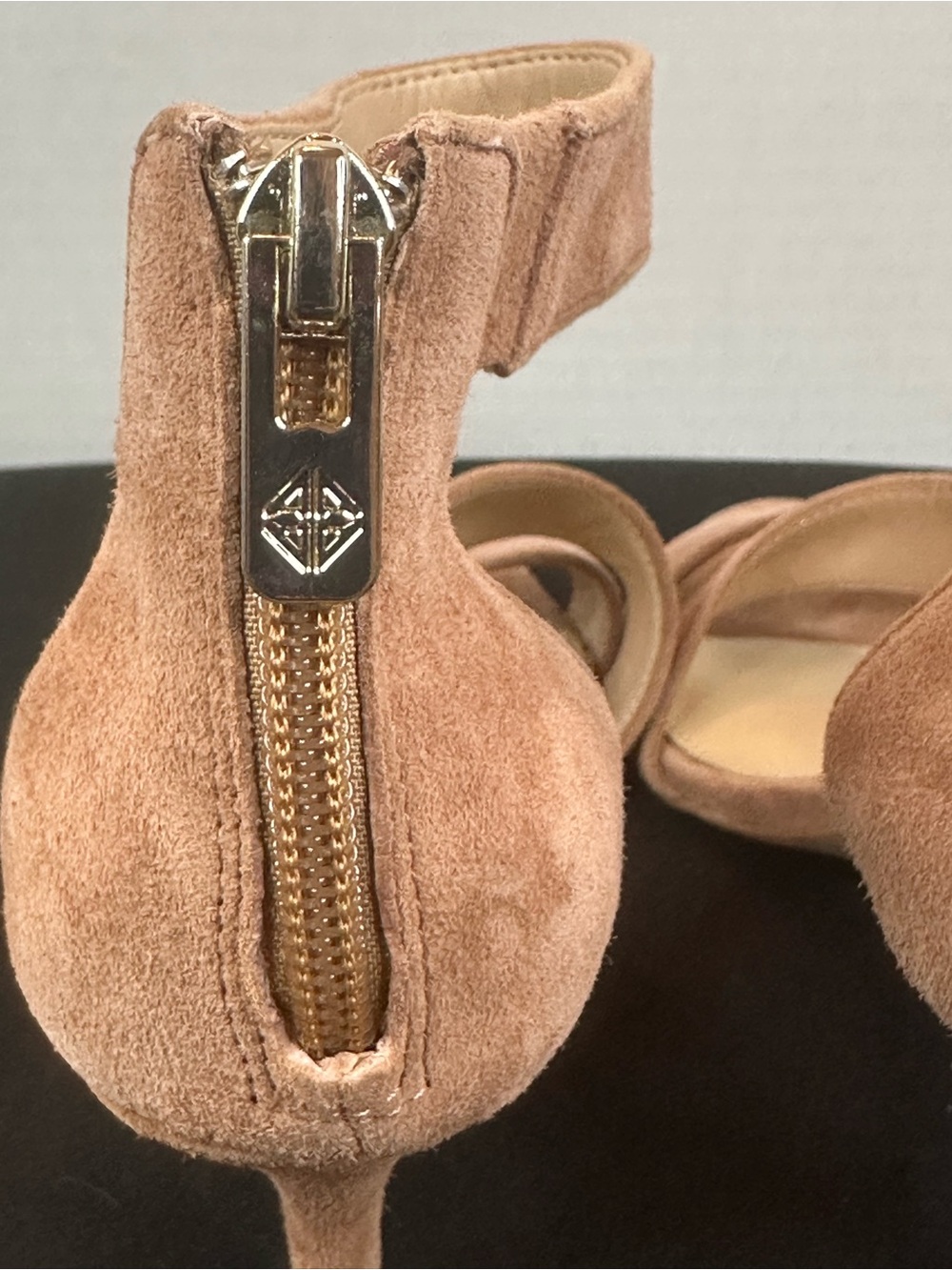 ANTONIO MELANI Blush Suede Strappy Ankle-Heel Sandals, size 8, New without Box - Picture 4 of 7